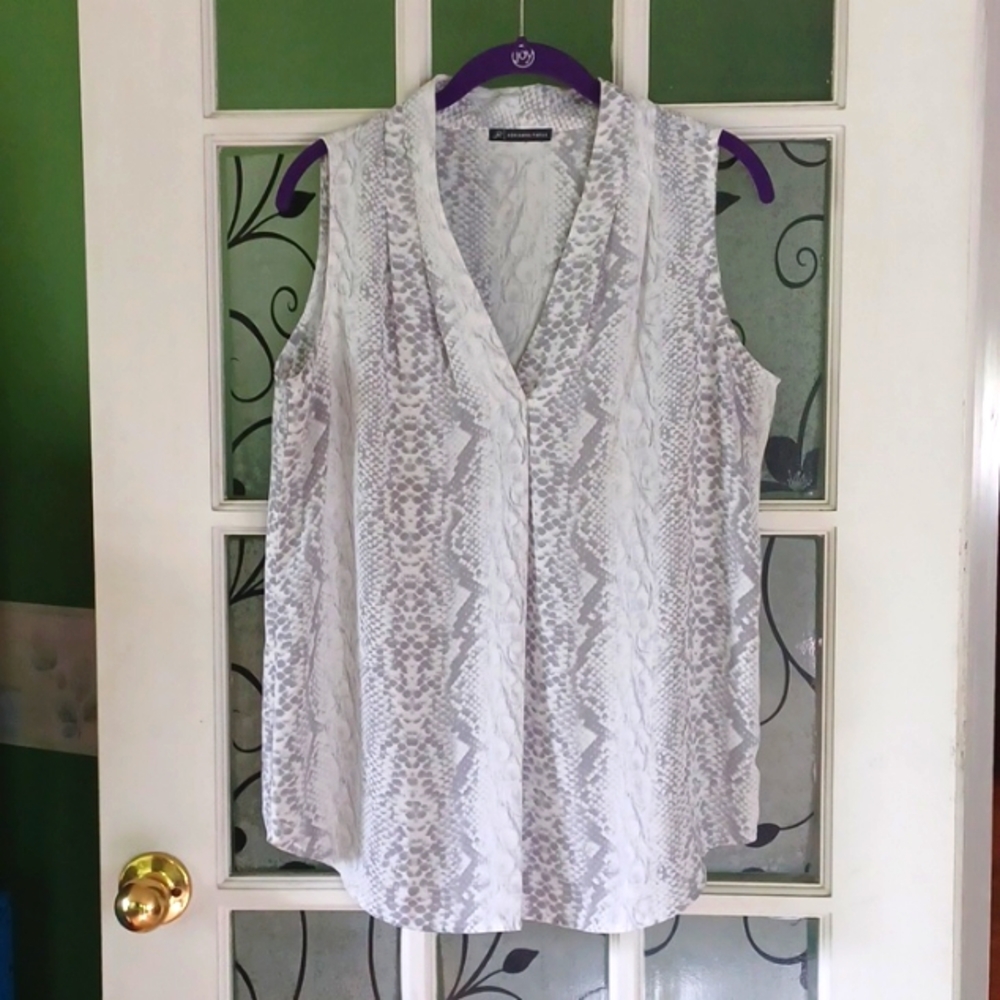 ⁹Adrianna Papell sleeveless blouse size large